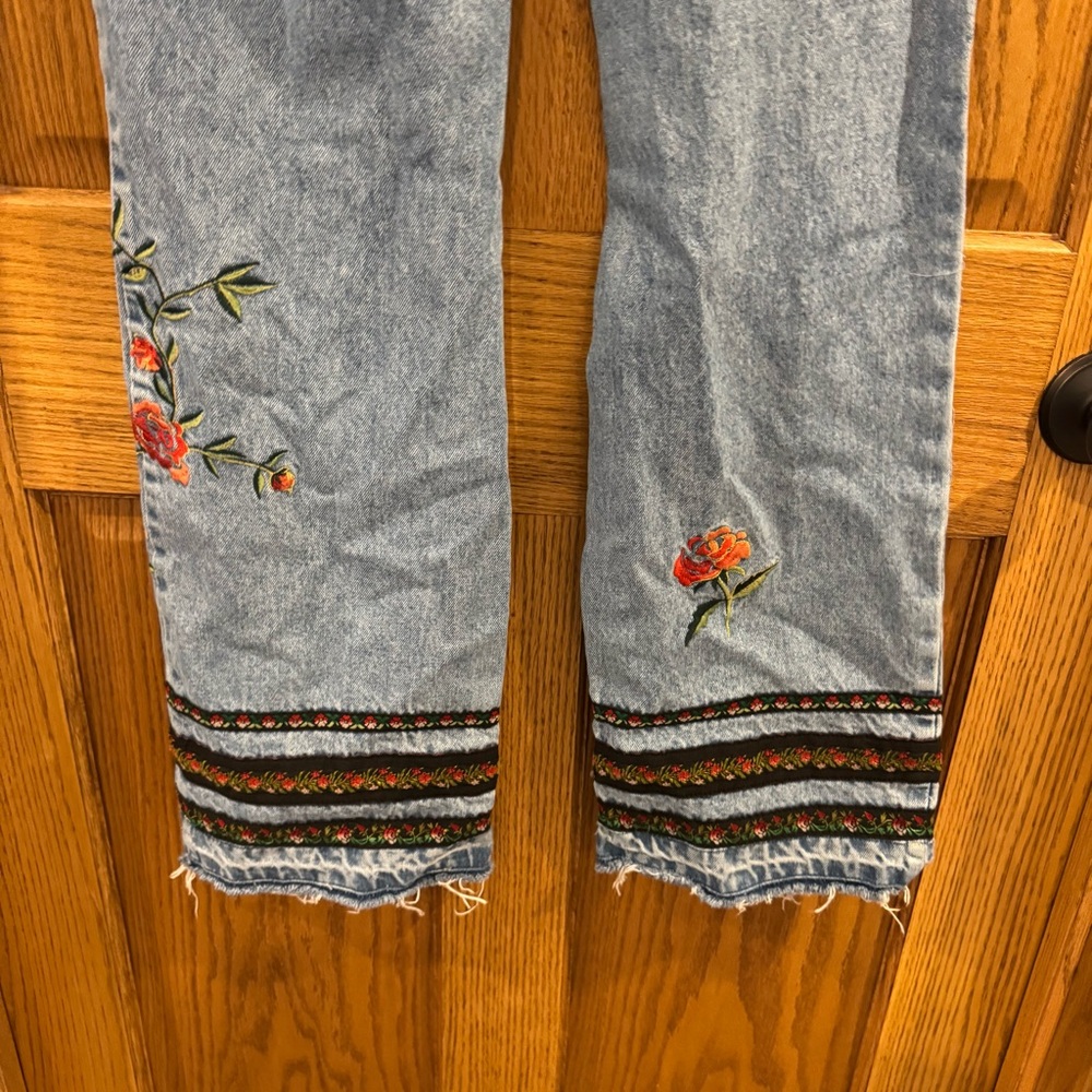 Bill Blass Vintage Embroidered Jeans Size 6 Boho Floral Denim - Picture 12 of 15